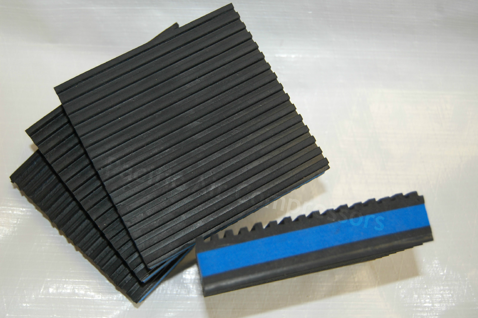 INGERSOLL RAND 32321002 4 x 4 INDUSTRIAL ISOLATOR PADS (SET OF 4