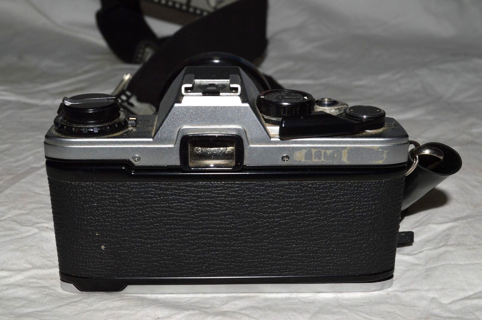 OLYMPUS OM10 LOOKS NICE FOR PARTS