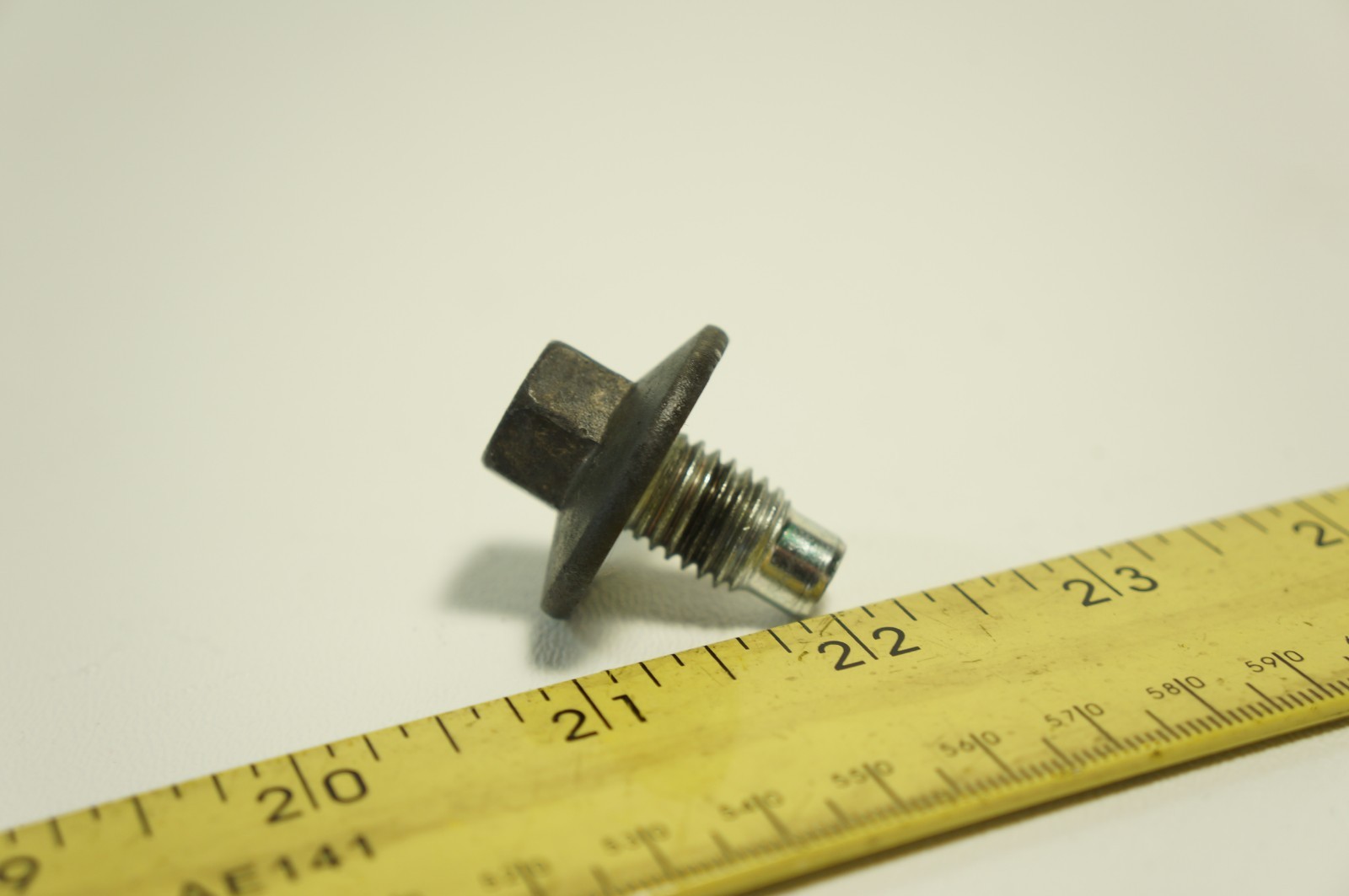 08-2013 cadillac cts transmission oil pan drain plug bolt