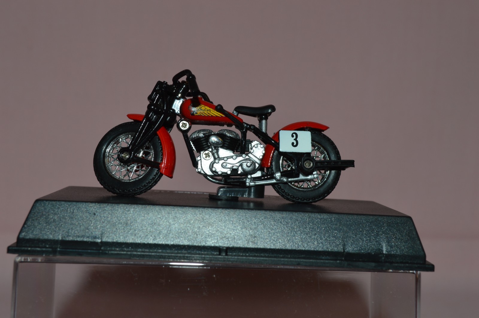 NEW-RAY DIE-CAST MOTORCYCLE '1947' INDIAN SPORT SCOUT BABBER SCALE 1:32 BOXED