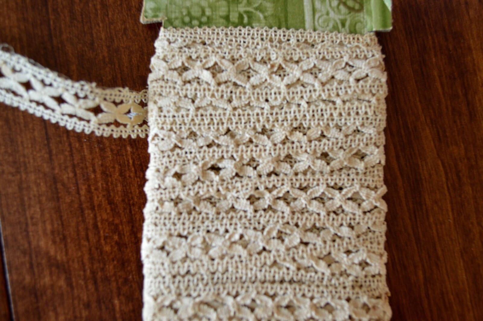 ANTIQUE VINTAGE LACE LACES MACHINE MADE ECRU & WHITE 6 YARDS 1/2 INCH
