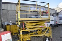 towable manaual pump scissor lift