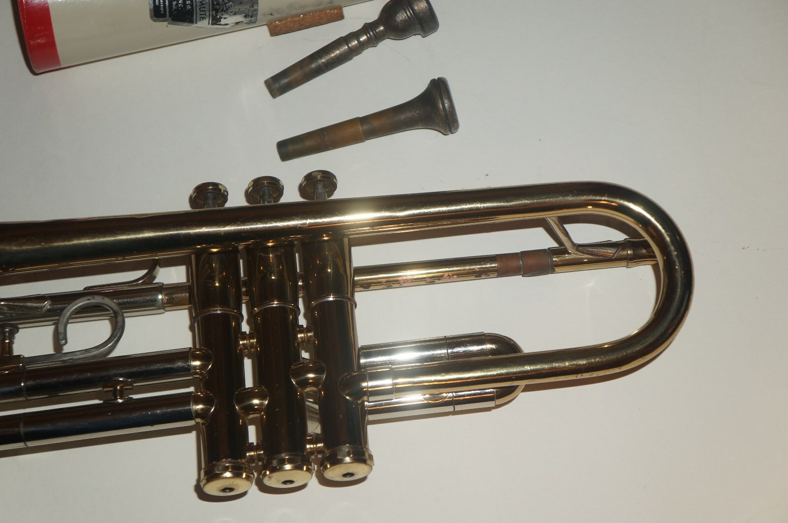 Getzen 300 Series Trumpet with Case and 2 7C Mouthpiece