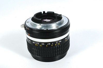 Nikon Nikkor 28mm F/2.8 AIS Manual Focus Lens {52}