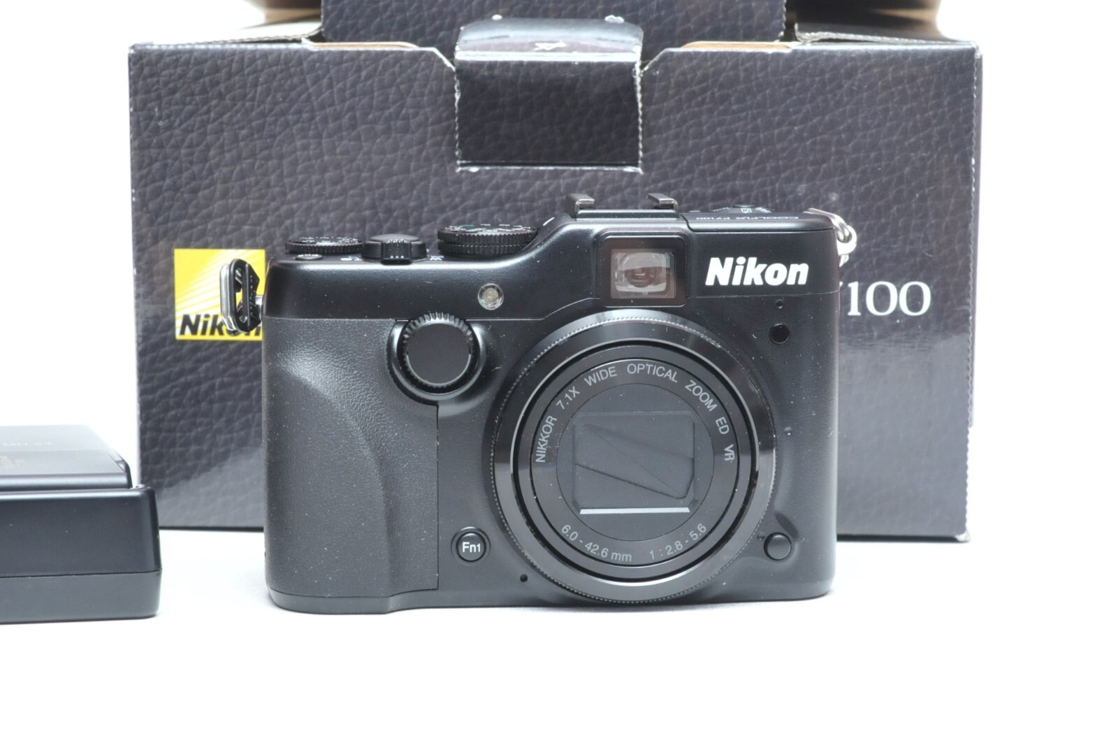 Nikon COOLPIX P7100 本体 + 付属品 Nikon COOLPIX P7100 10.1MP Digital Camera - Black for sale