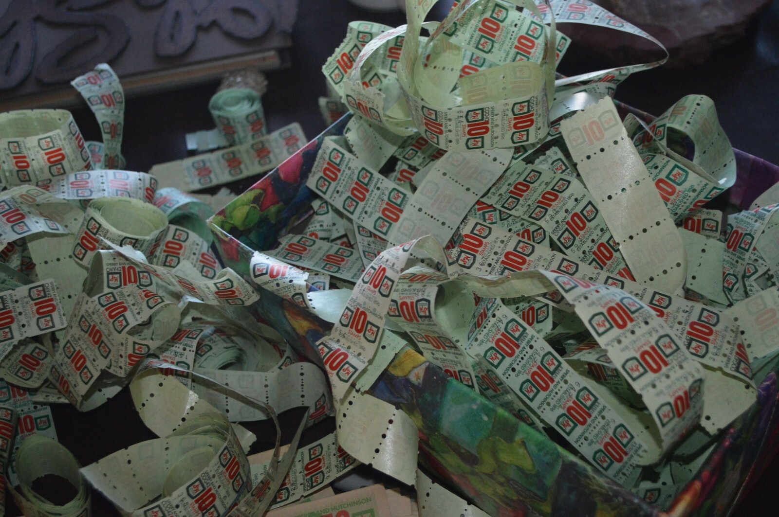 S&H GREEN STAMP BOOKS AND LOOSE STAMPS & idea book 1985