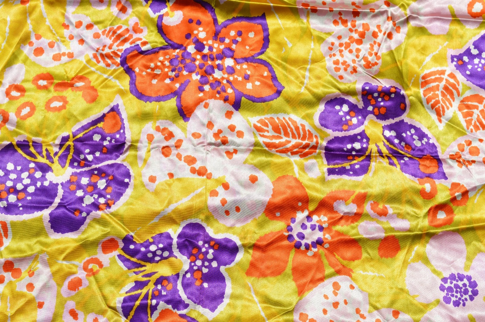 VTG 60s HIp Mod Flower Power Satin Fabric 4+ yd x 45