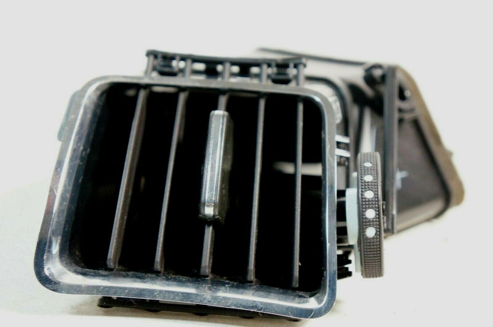 08-2013 cadillac cts dash left driver a/c ac heater air vent mesh grill 605085