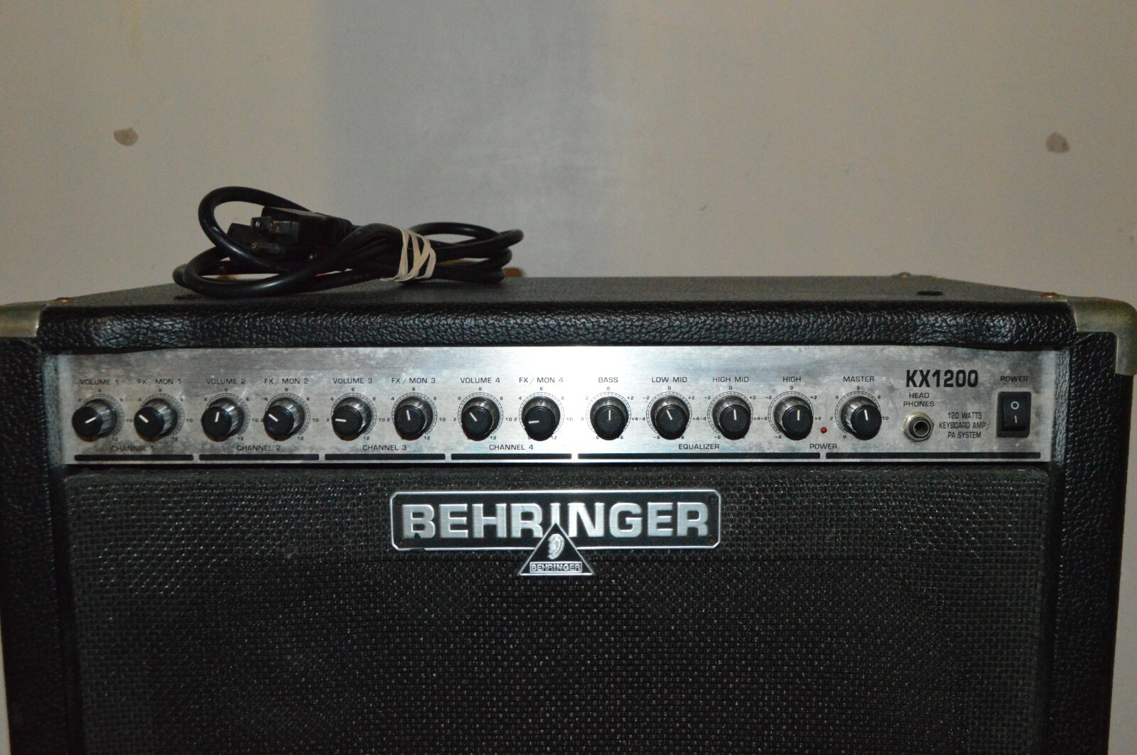 Behringer KX1200 Keyboard PA Amp System 120W  Tested and Working