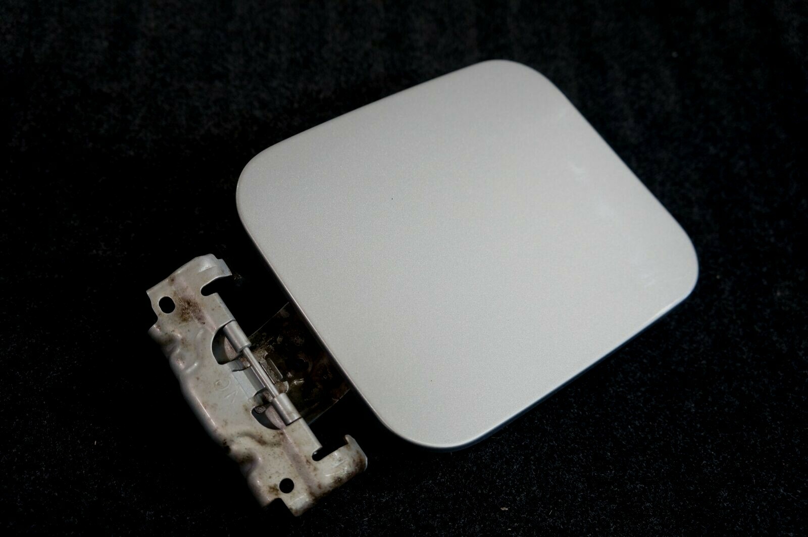 14-2015 infiniti q50 3.7l gasoline fuel tank filler door lid cover silver oem