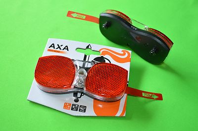 AXA Gepäckträger Rücklicht mit Reflektor. Axa City Rear 80mm mit Batterien.
