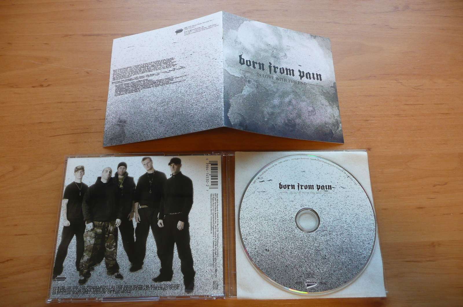 CD BORN FROM PAIN - IN LOVE WITH THE END / METAL BLADE