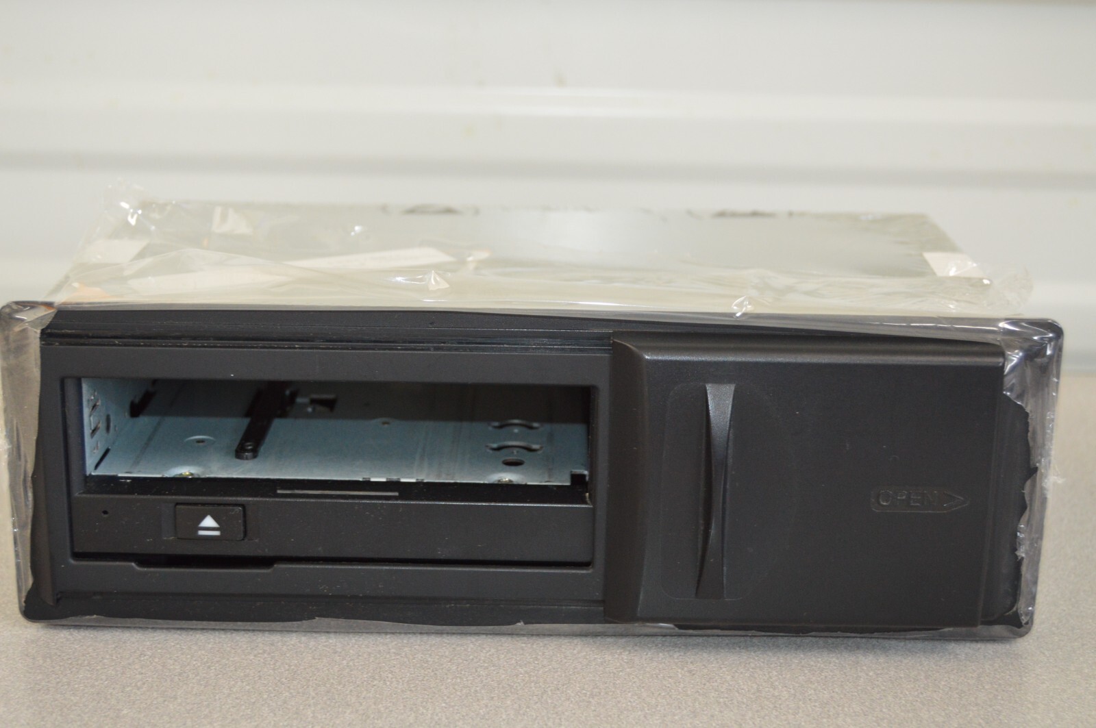 96 97 Mercury Villager Quest factory 6 disc CD changer F6XF