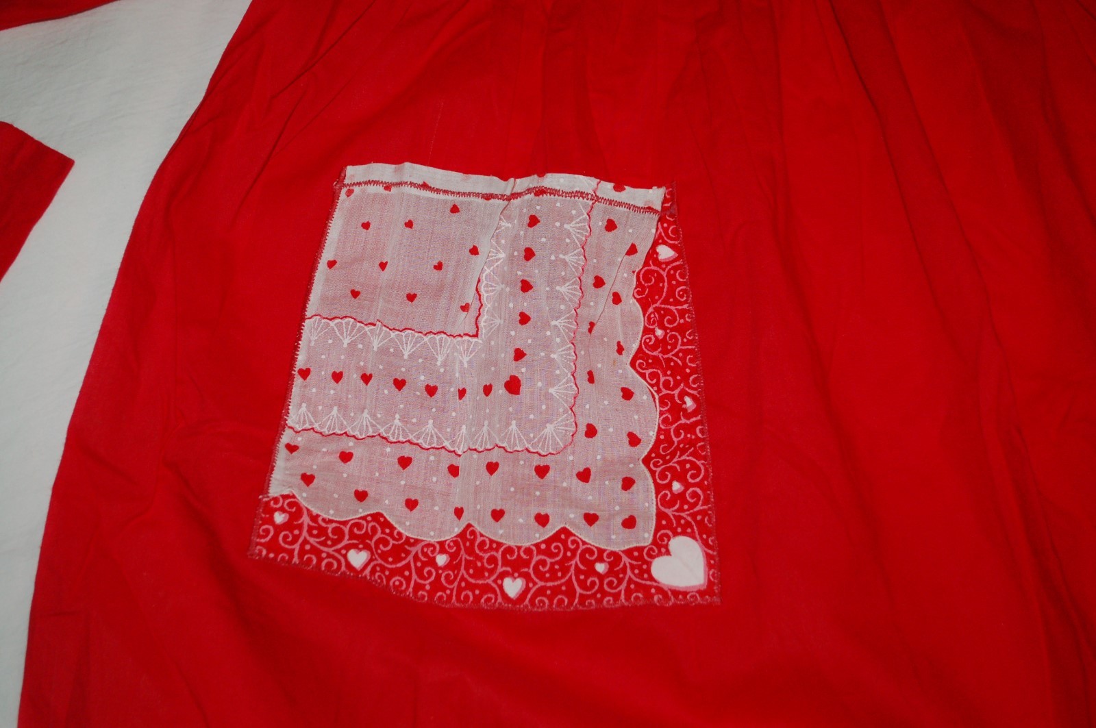 Vintage Valentine's Day Half Apron Red W/ Hearts Handkerchief Pockets Cute!!
