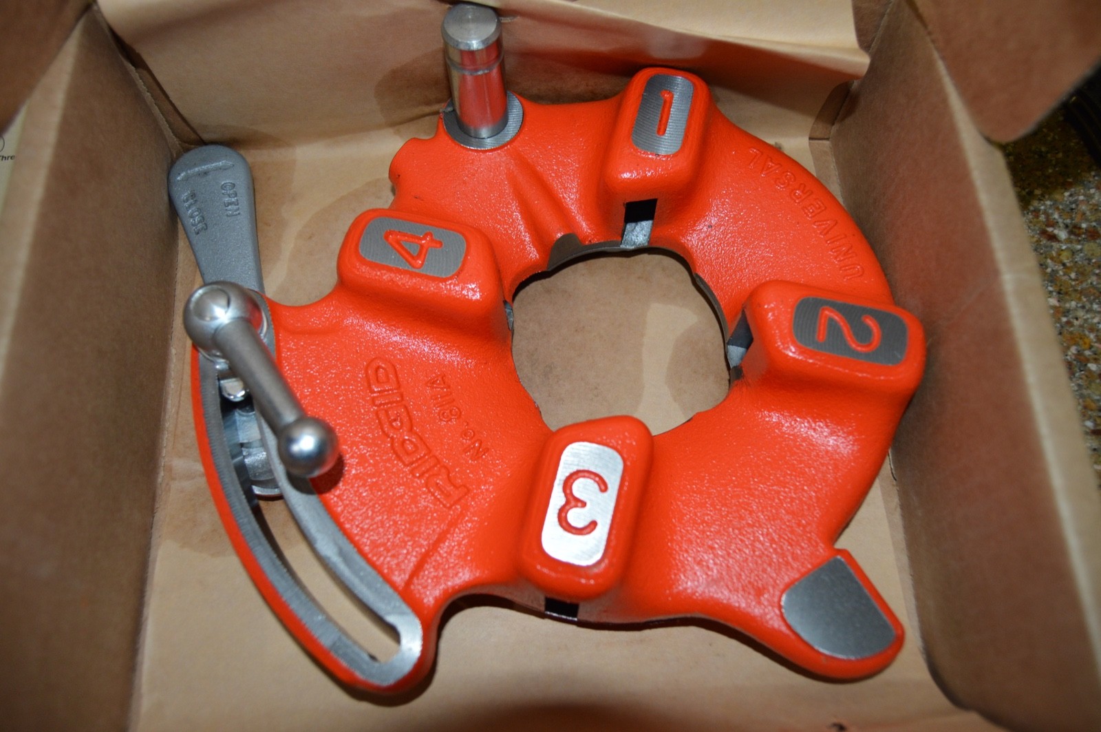 Ridgid 97065 811A Universal Quick Opening Right Hand Oiling Die head 1/8 -2