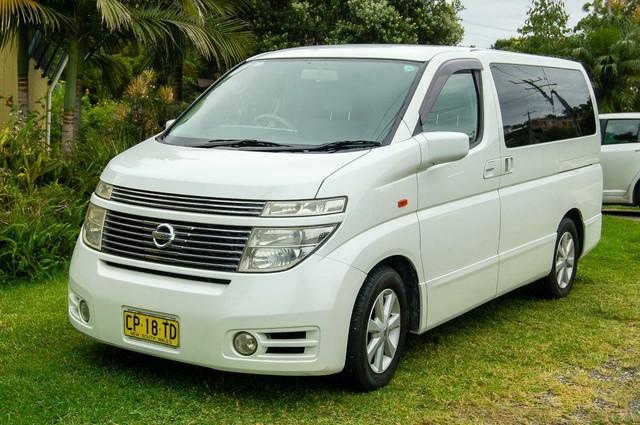 Nissan elgrand 2003