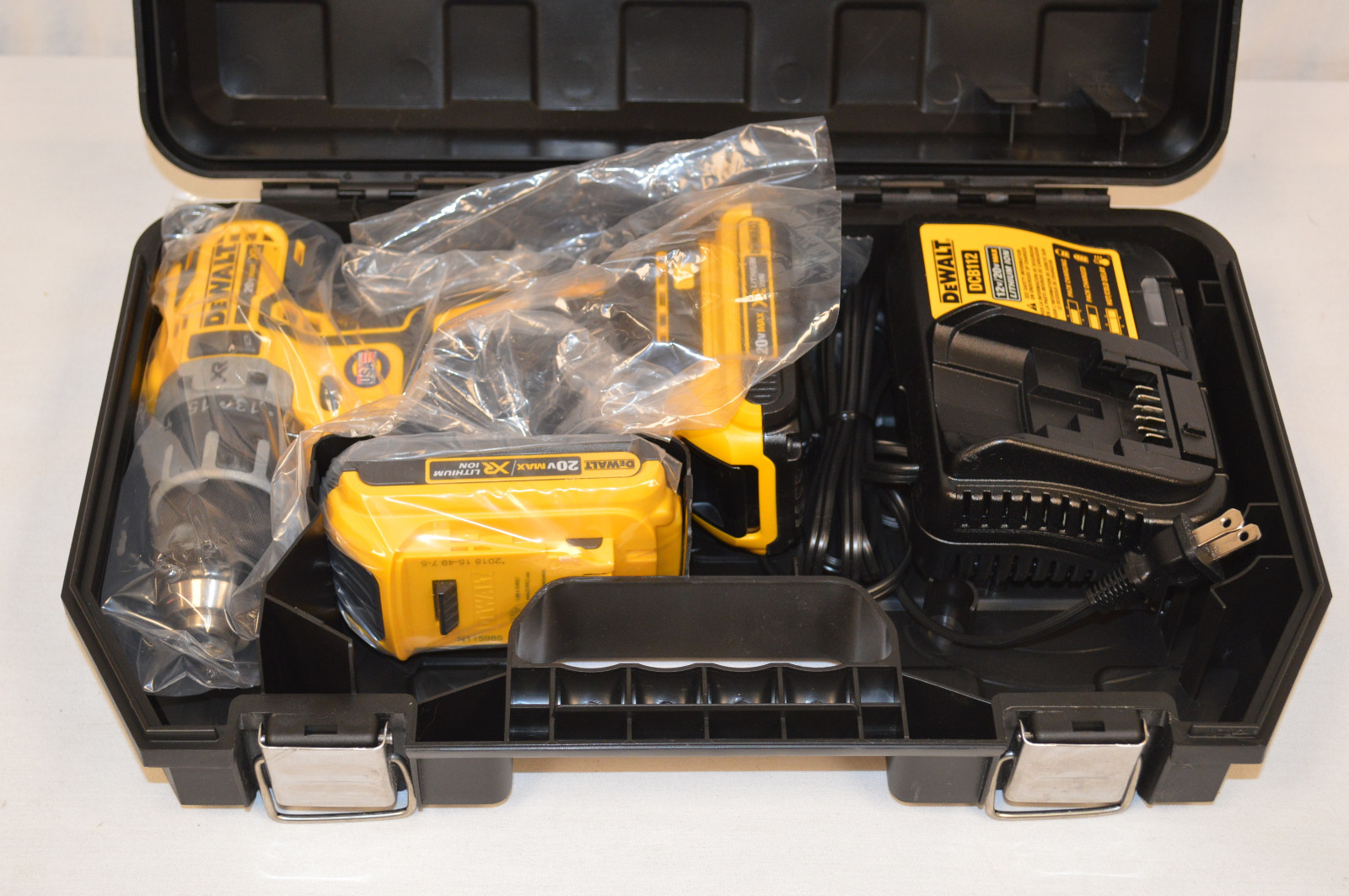 DEWALT DCD791D2 20V MAX XR Li-Ion Brushless Compact Drill / Driver Kit - New