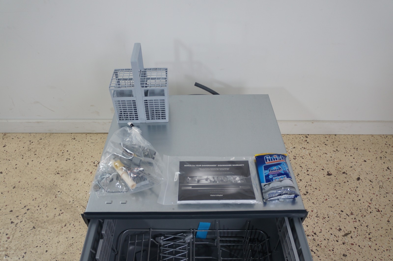 Fisher & Paykel Stainless Single DishDrawer 6 Cycle DD24SAX9 Full Console w/Lock