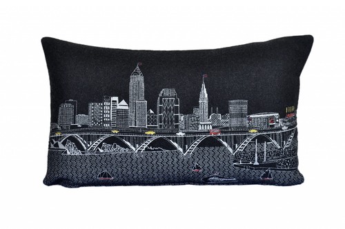 25 Черная декоративная подушка для поясницы Cleveland Nighttime Skyline