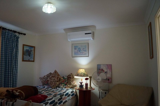 Mandurah Master bedroom with en suite in house share ...