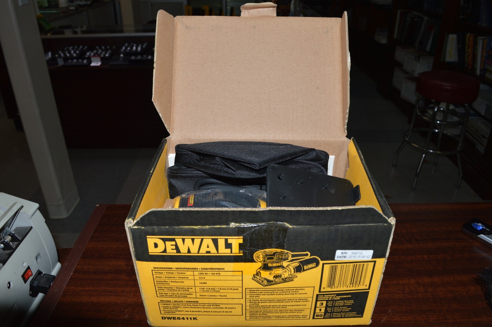 Dewalt Dwe6411K 1/4 Sheet Palm Grip Sander Kit