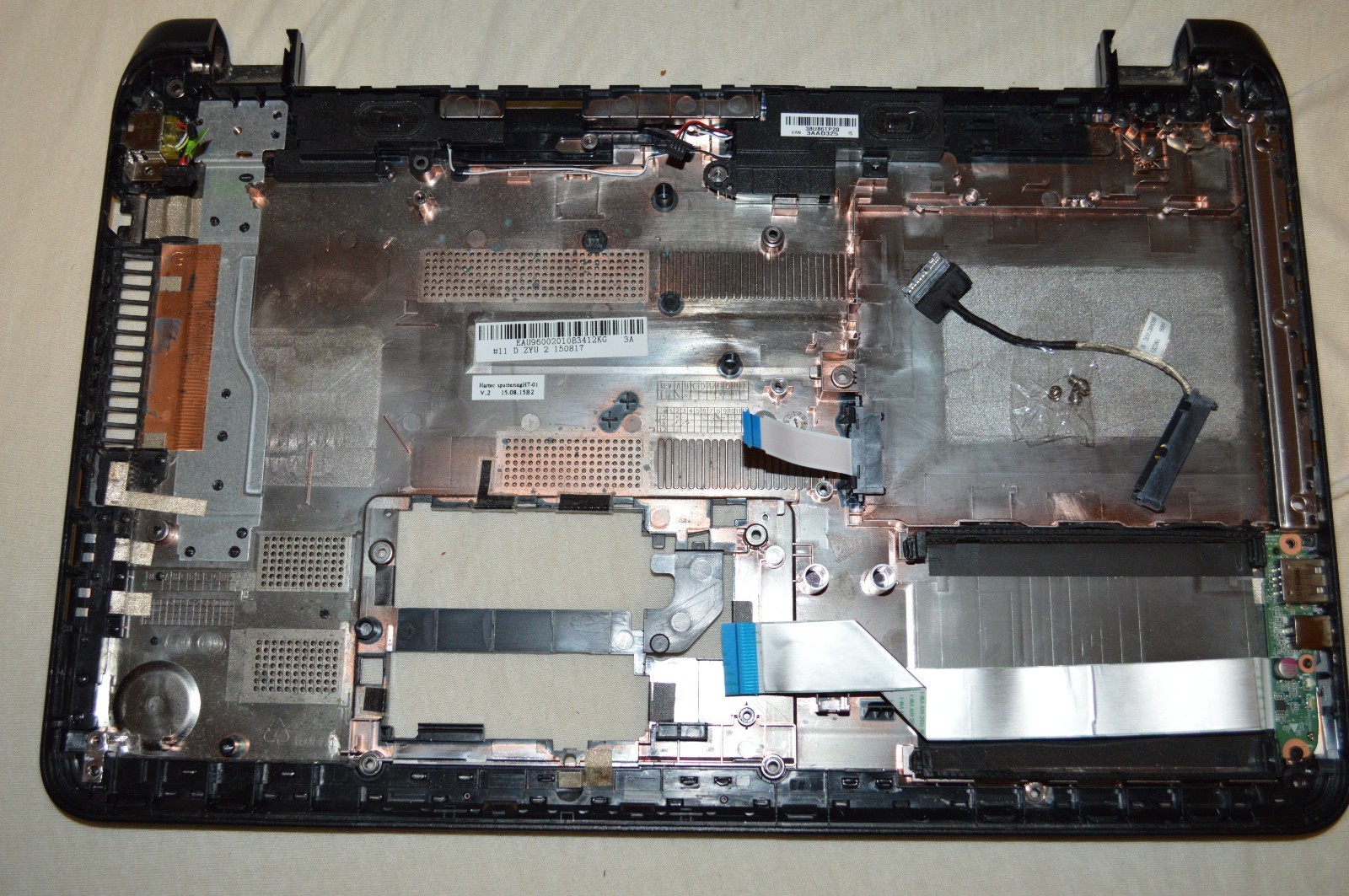 HP 15-f305dx Bottom Case Cover Housing,Speakers EAU96002010B3412KG  38U86TP20