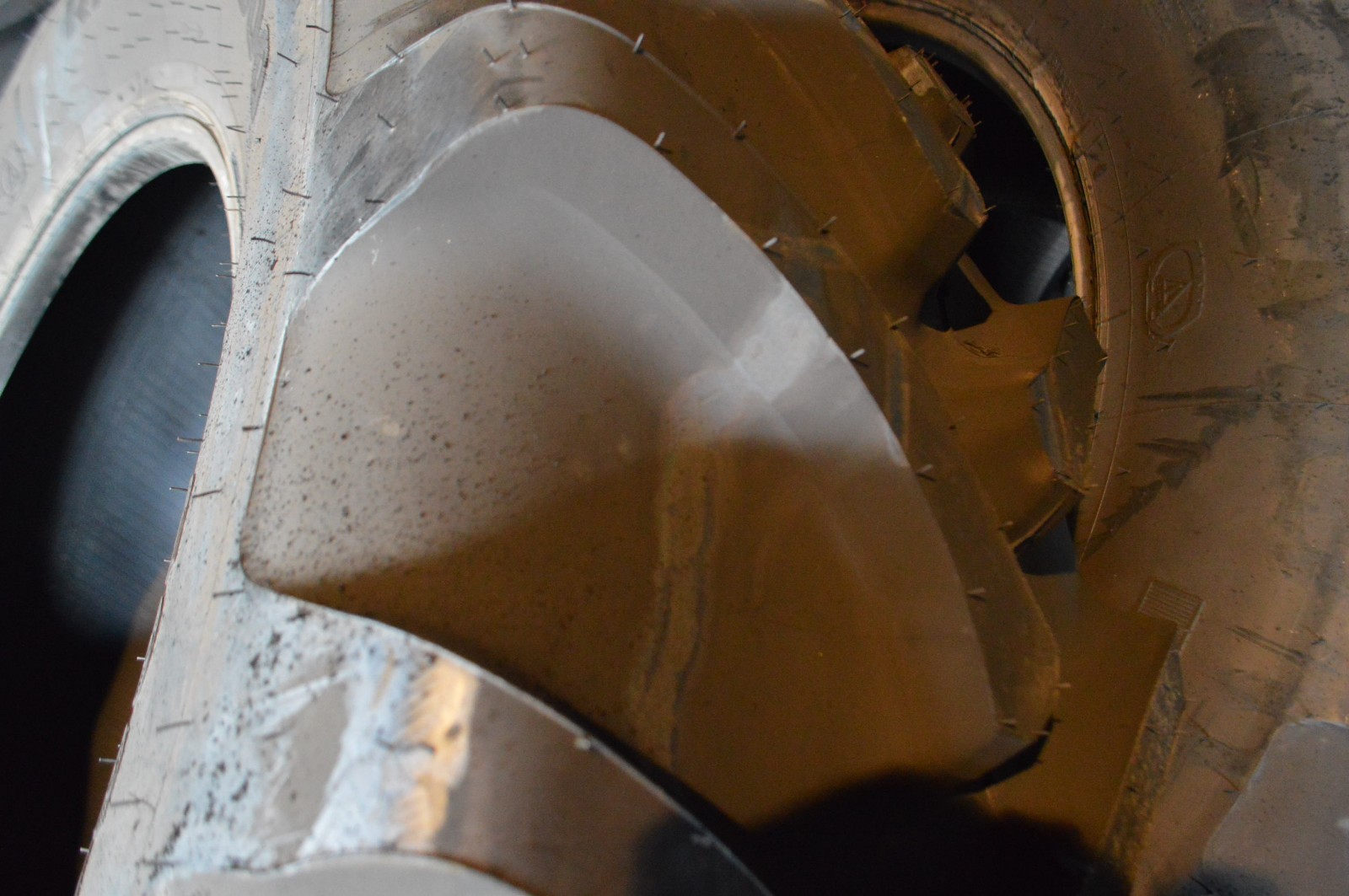 600/65R38 TIRE NEW OVER PRODUCTION R1-W RADIAL SPRAYER