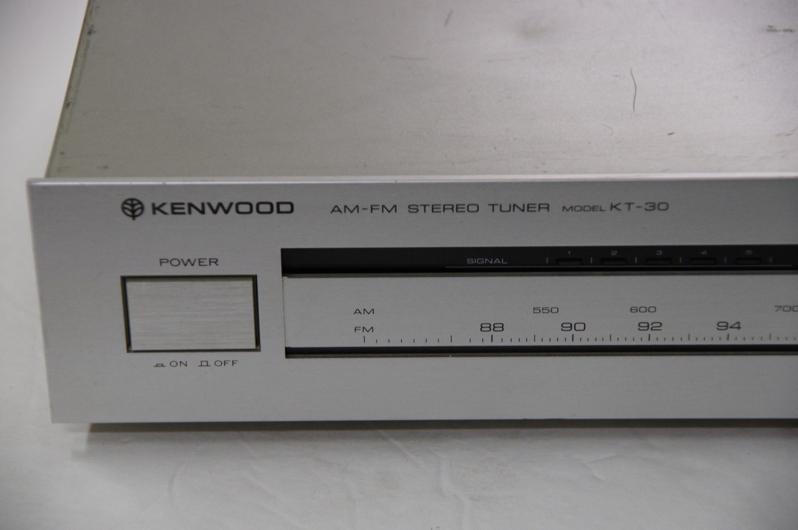 Kenwood KT-30 AM/FM Stereo Tuner - Powers On, Missing Side Screws - For Parts
