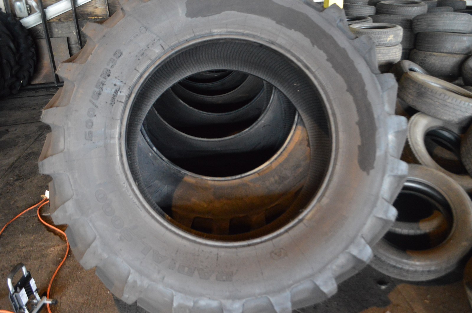 600/65R38 TIRE NEW OVER PRODUCTION R1-W RADIAL SPRAYER