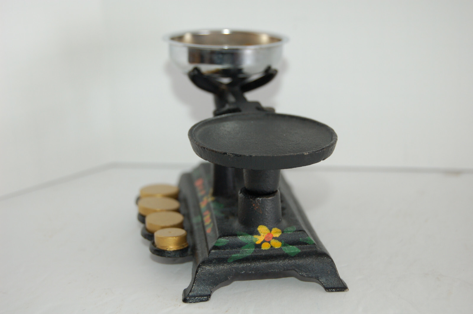 Minature Merchant Scale Salesman Sample, for decoration only.