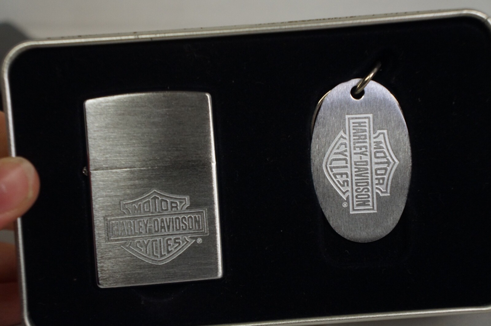 NOS 1997 Zippo Lighter Harley Davidson with Keychain holder