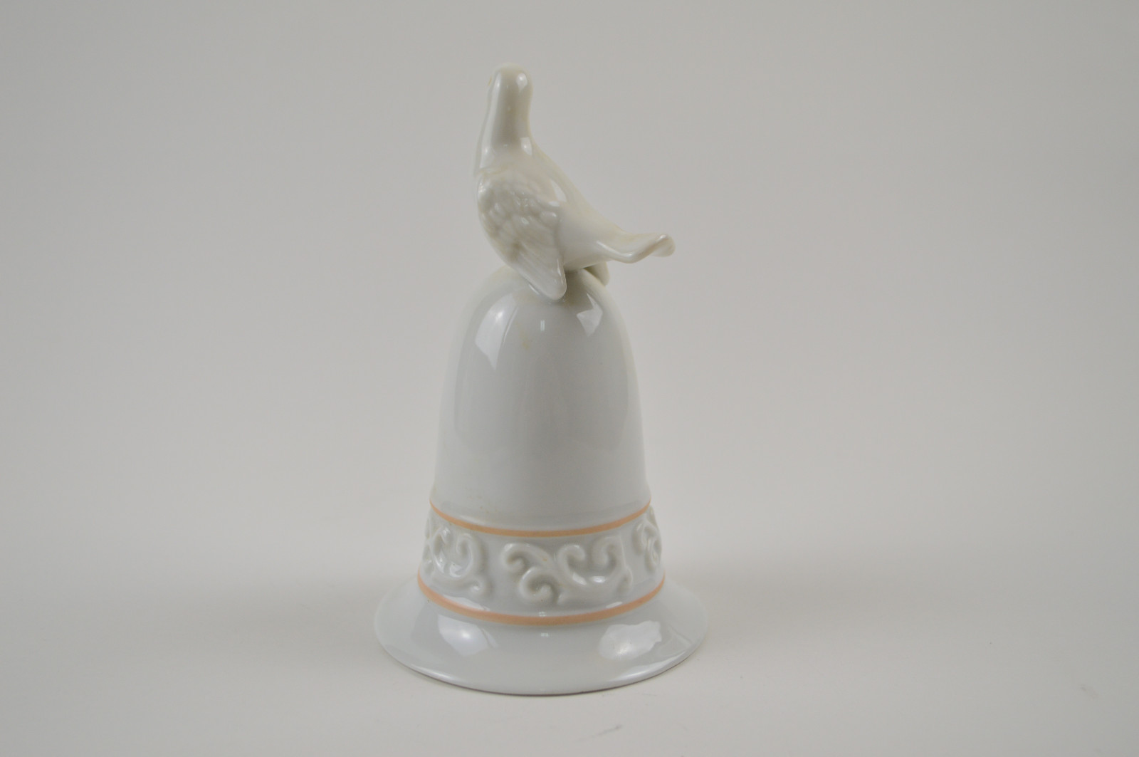 White Dove Wedding Bell The Tapestry Collection Avon 1981 Peachy? Colored Bands