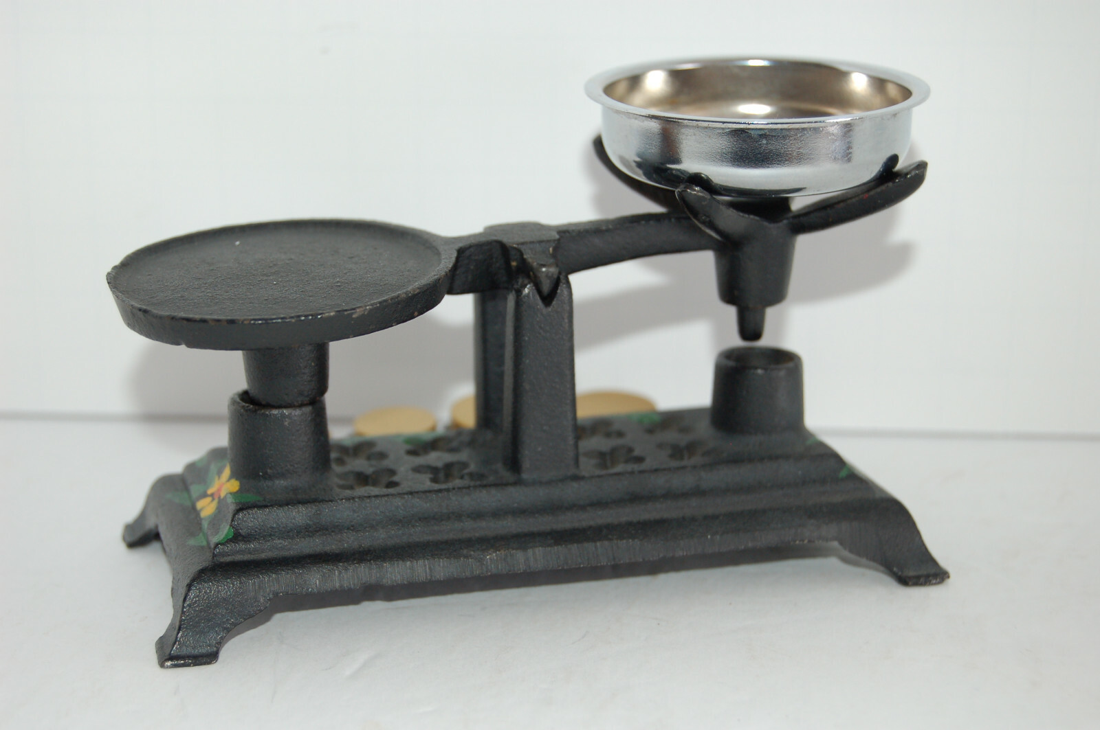 Minature Merchant Scale Salesman Sample, for decoration only.