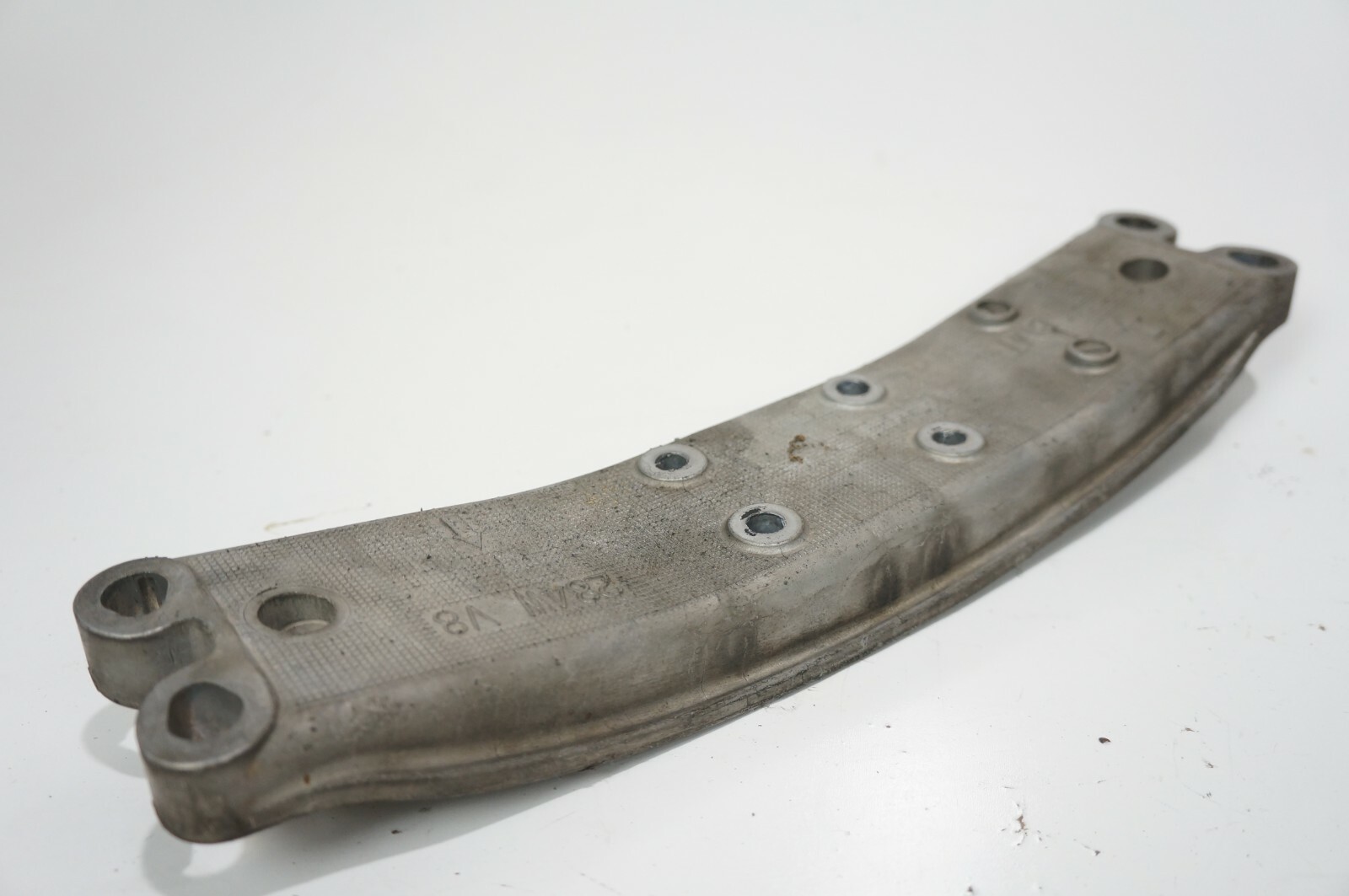 06-2013 lexus is250 automatic rwd transmission mount support bracket plate oem