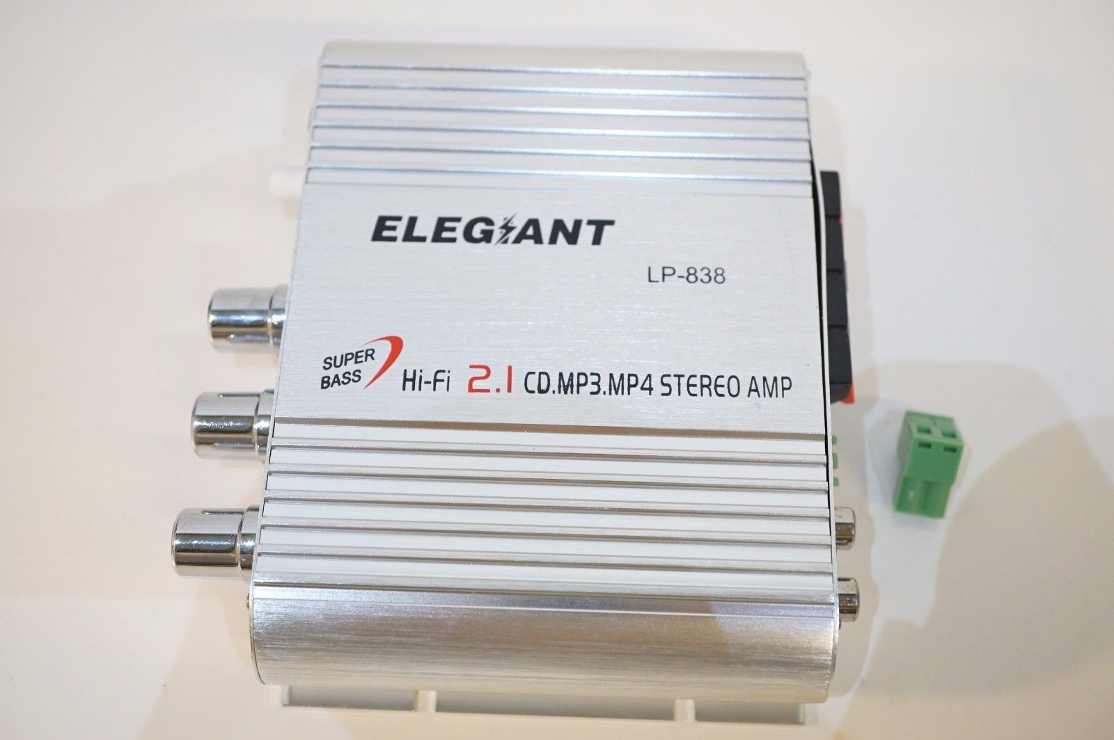 Audioverstärker fürs Auto mit Endstufe 