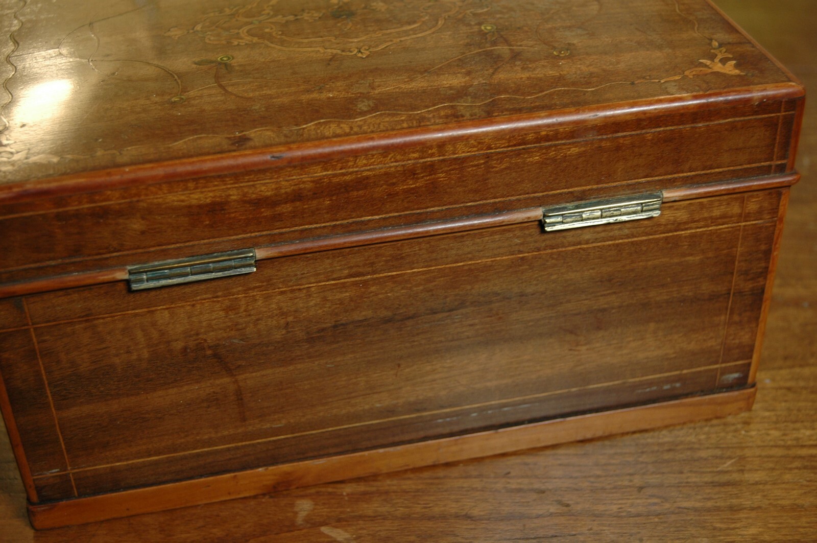 Antique Georgian tea caddy box.