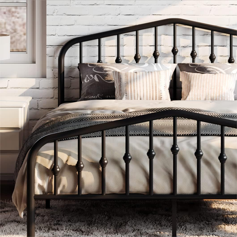 With Victorian Style Wrought Iron-art Headboa