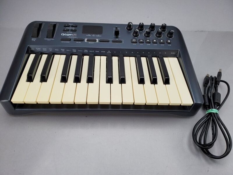 M-Audio Oxygen 25 3rd Gen 25 Key MIDI Keyboard - Not Tested