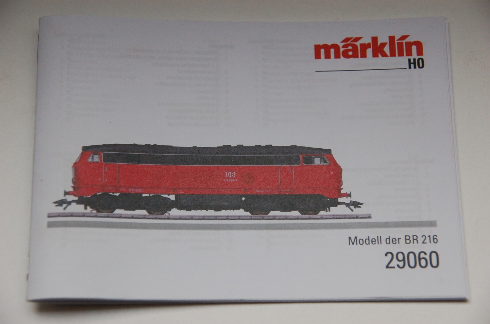 Preiser 29060 Junge Frau – Modellfigur Im Maßstab 1:87 Für H0 Modelleisenbahn & Dioramen