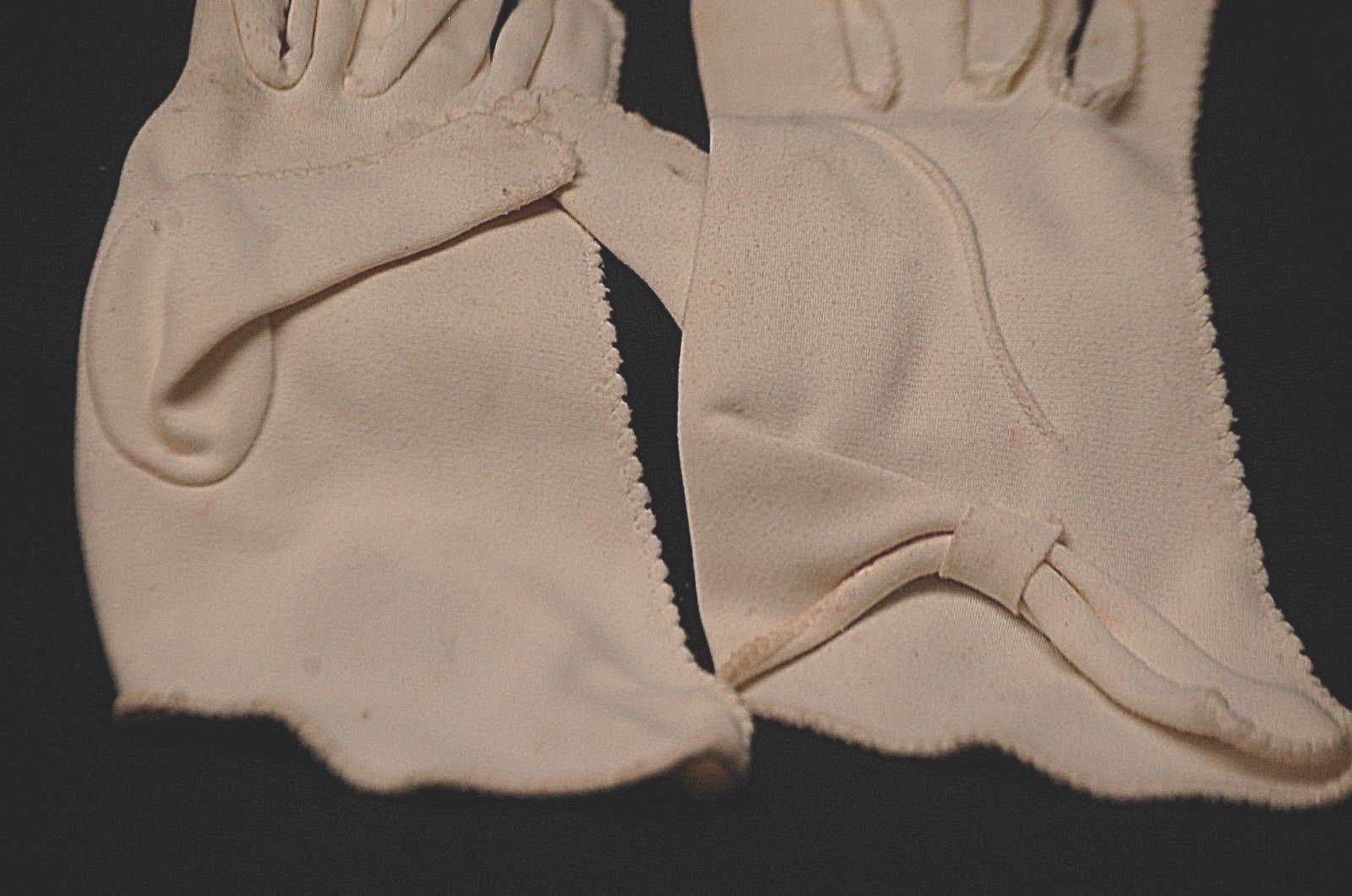 Old Vintage Women's Gathered White Gloves Sunday Church Easter Weddings