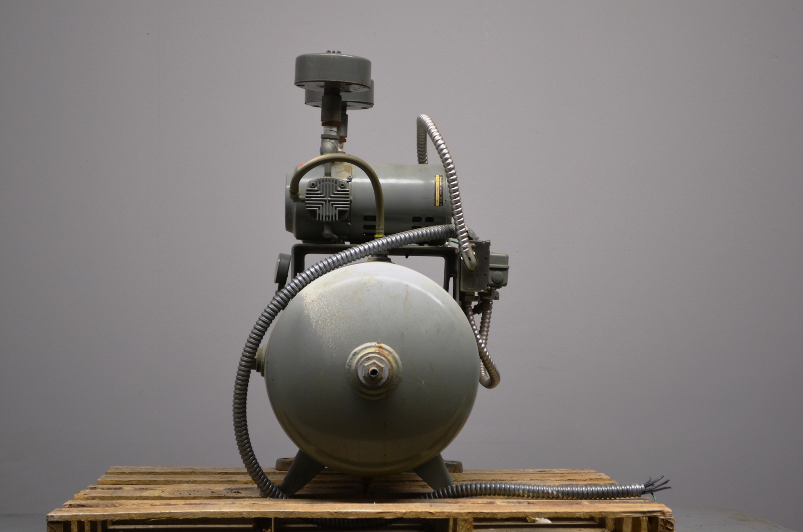 Ohio Medical Air Compressor W/Twin Gast Air Compressors, 32 Gal With Air Dryer