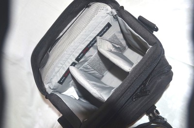 LOWERPRO  CANON - UNIVERSAL PHOTO BAG WITH IMPREGNATE  WATER COVER +STRAPS