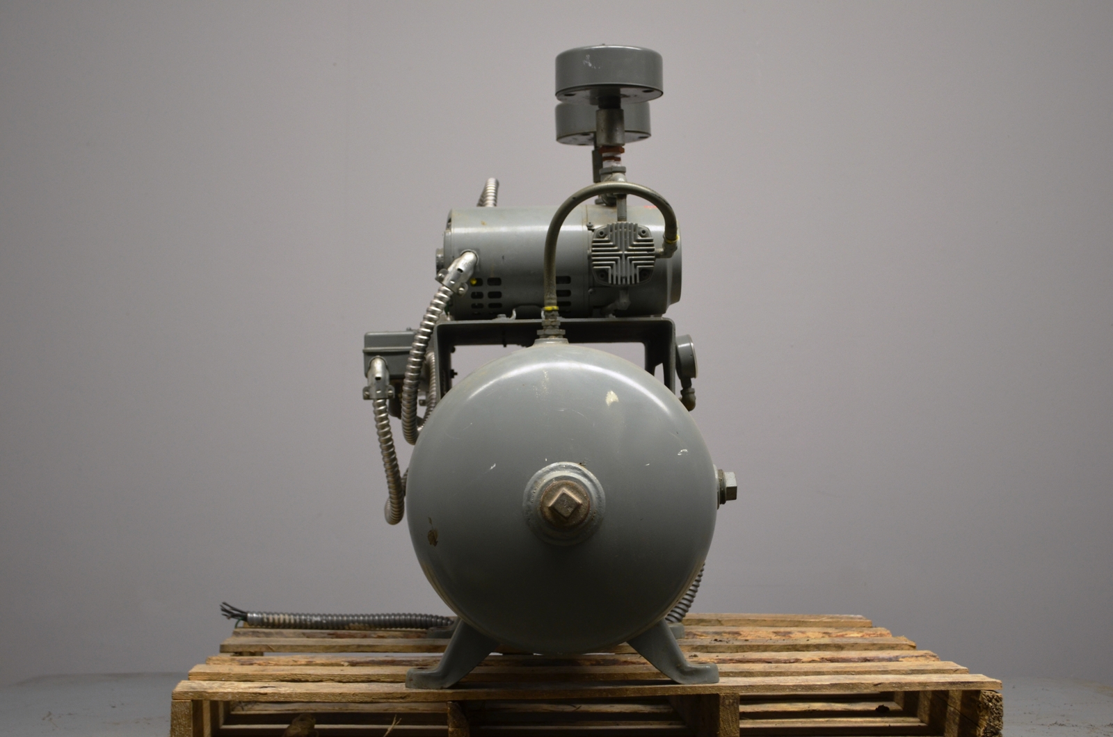 Ohio Medical Air Compressor W/Twin Gast Air Compressors, 32 Gal With Air Dryer