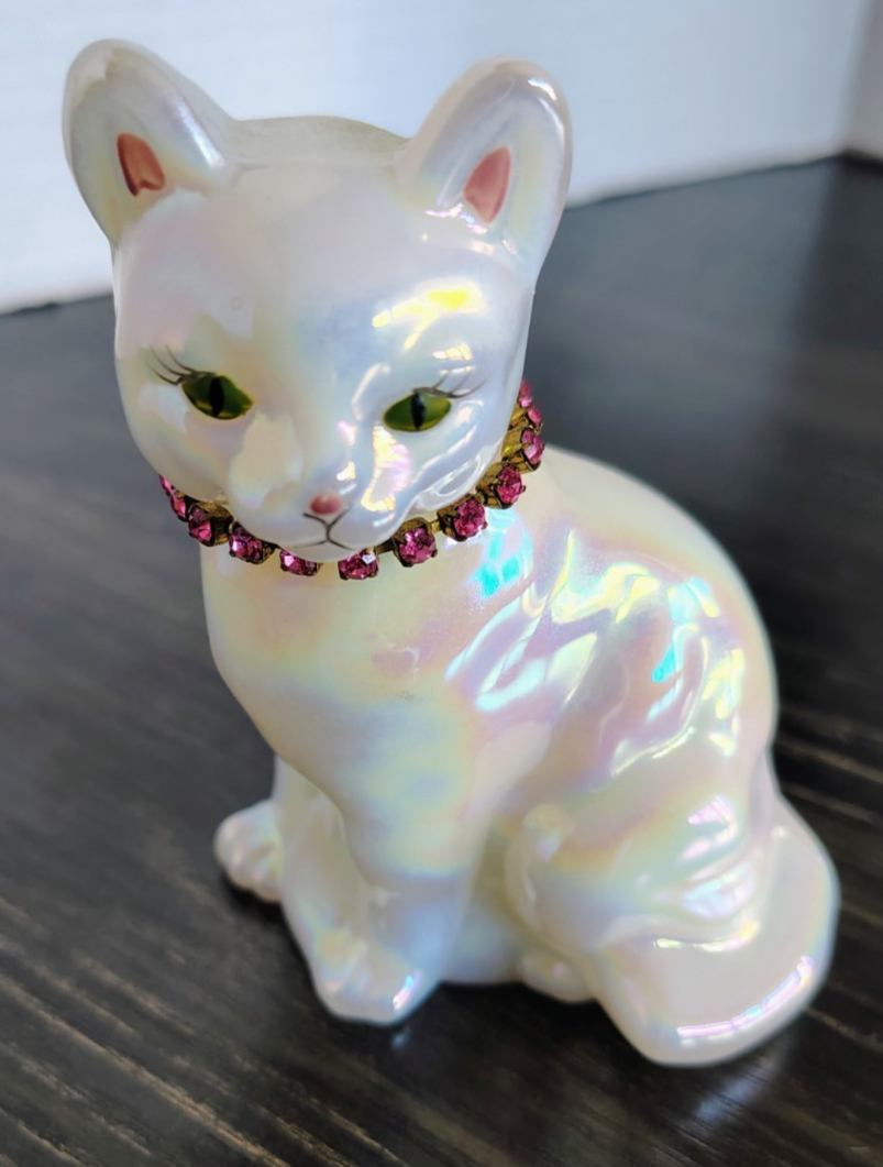Fentonの猫★ホワイトオパールの猫（fe01＿２) Fentonの猫☆ホワイトオパールの猫（fe01＿2) Vintage Fenton