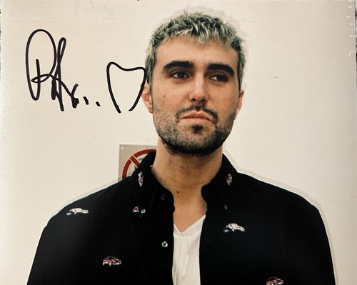 Fred Again.　直筆サイン入り写真　　フレッド アゲイン FRED AGAIN SIGNED 8x10 PHOTO DJ EDM AUTOGRAPH AUTHENTIC COA
