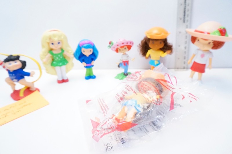 strawberry shortcake mini dolls