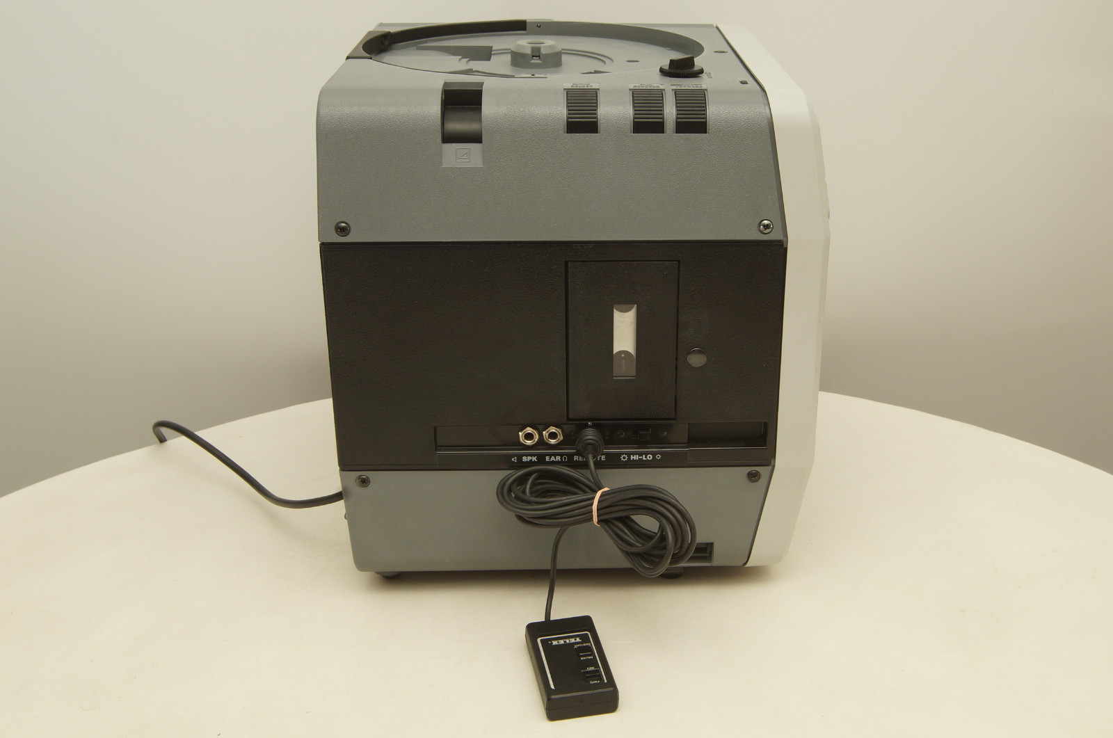 Telex Caramate 4470 Auto-Focus Audio-Viewer with case, tray, remote, and bulb