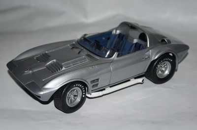 Corvette Stingray C2 Grand Sport silber1:18 18030