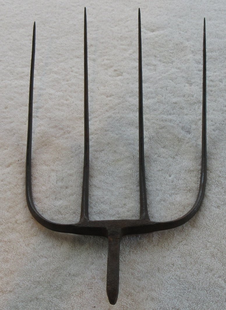 4 Prong - PITCH FORK Rusty RAKE HEAD - 1940'S Hay, Straw etc - Great Wall Decor