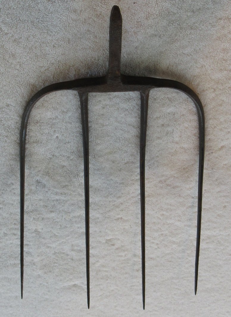 4 Prong - PITCH FORK Rusty RAKE HEAD - 1940'S Hay, Straw etc - Great Wall Decor